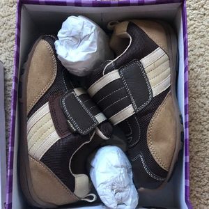 NWT beautiful boys’ pediped sneakers, size 1 youth!